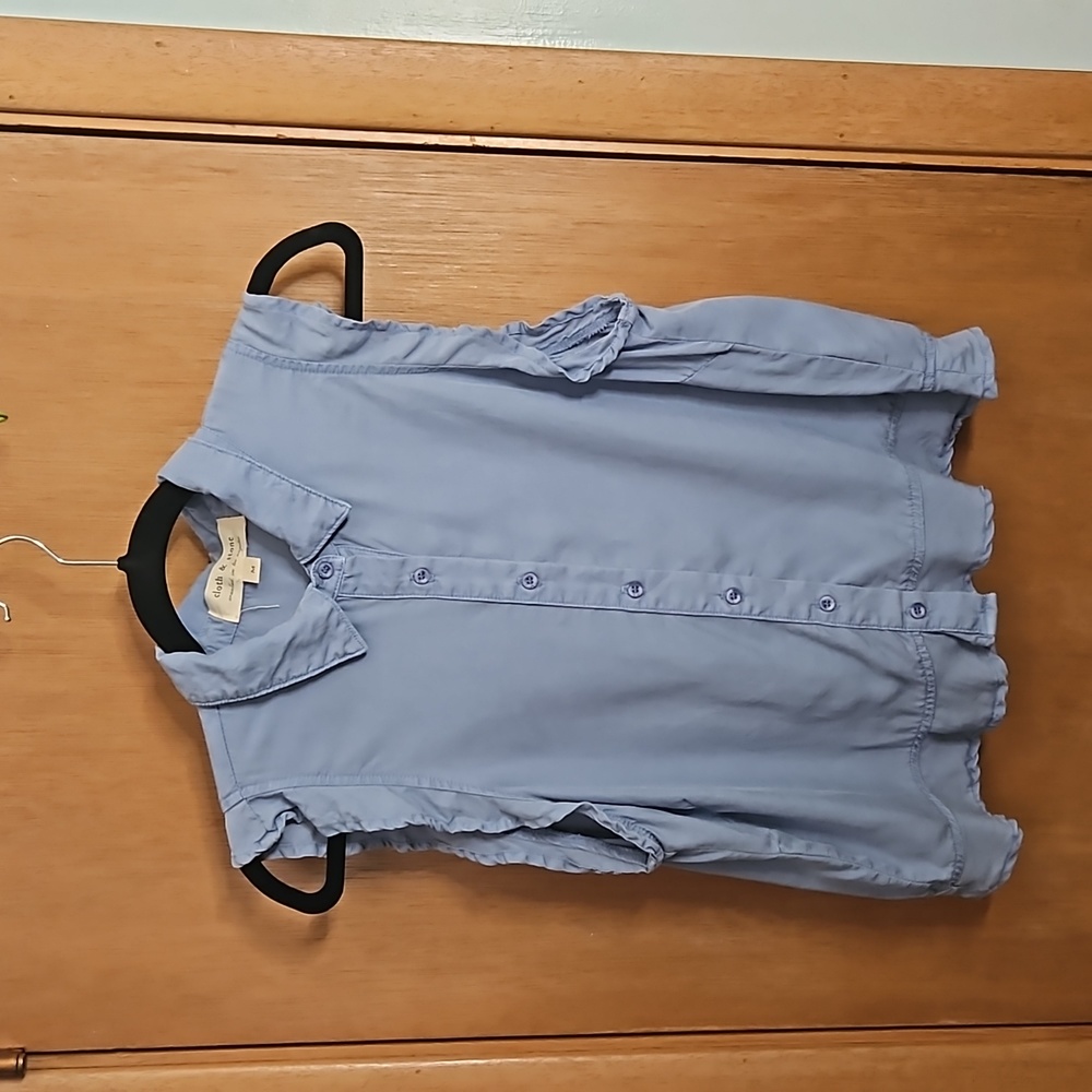 Anthropologie Cloth and Stone Blue Ruffle Trimmed Shirt  Top sz Medium